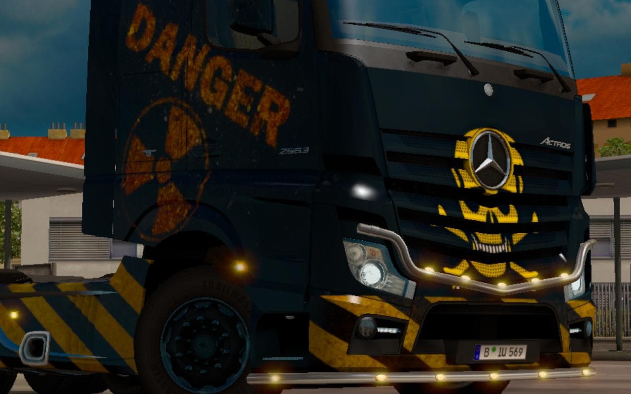 MERCEDES MP 4 DANGER SKIN 1.21 - ETS2 mods download – skins screenshot 2