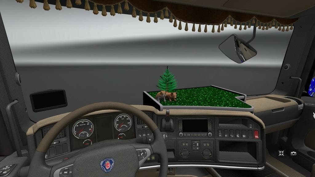 CHRISTMAS TREE IN THE INTERIOR FOR ALL TRUCKS 1.22 – Other mod for Euro Truck Simulator 2